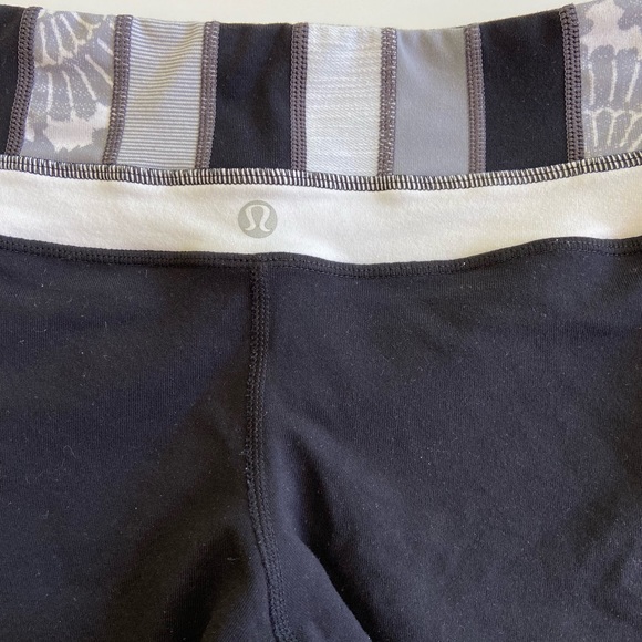 Lululemon Reverse Groove Shorts - Picture 4 of 7